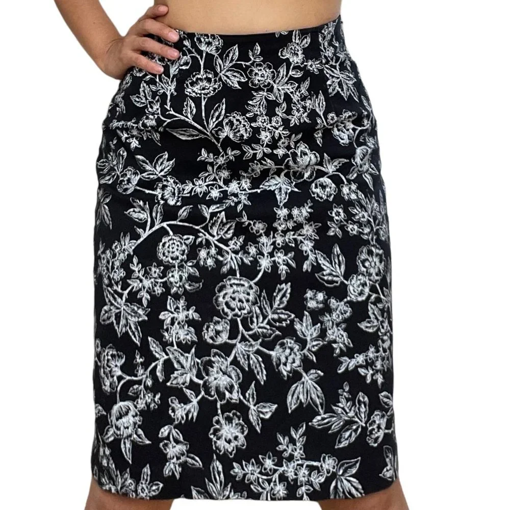 New York City Pencil Skirt Size 6 Black White Cotton Rise Mid Floral Knee Length